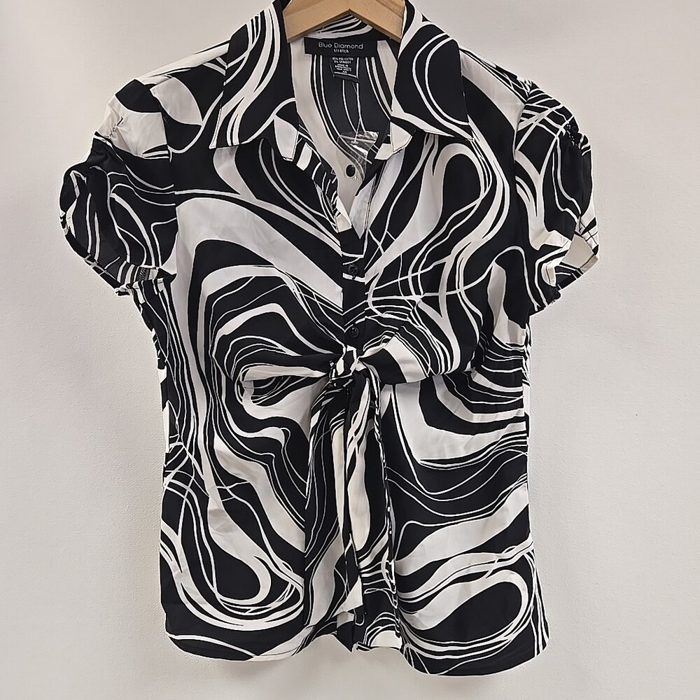Blue Diamond Blouse Shirt Womens Size Medium Short Sleeve Black White Stretch